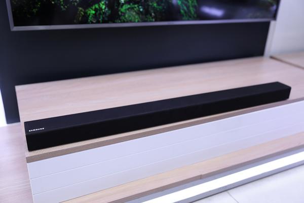Loa thanh soundbar Samsung 200W 2.1 HW-M360/XV