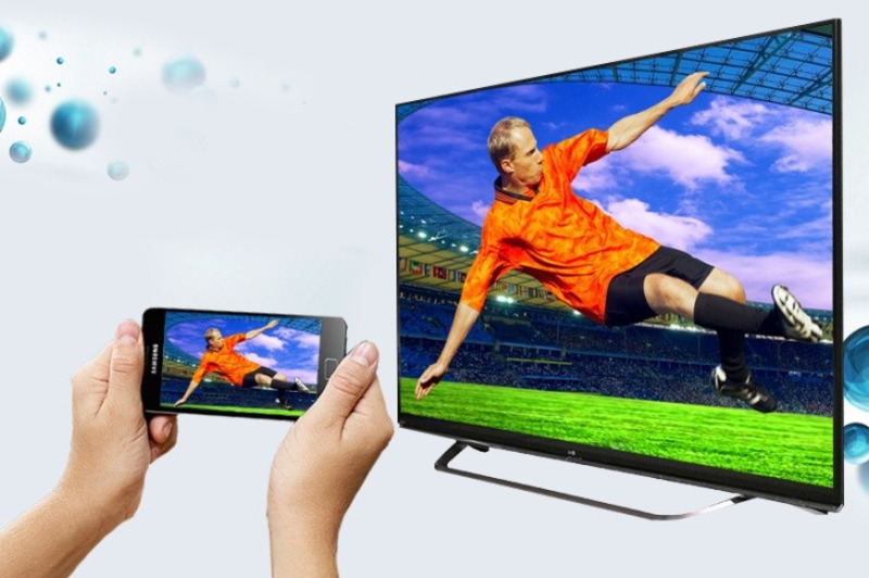 Kết nối Tivi LG 65 inch với điện thoại thông minh cho phép bạn trải nghiệm thao tác và quan sát với khung hình hiển thị lớn hơn 