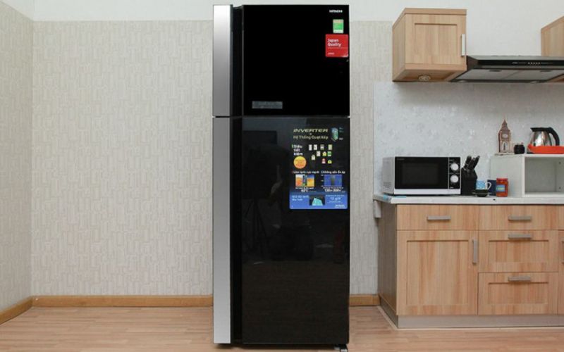 Tủ lạnh ngăn đá trên có thiết kế truyền thống nhưng vẫn được trang bị rất nhiều công nghệ tiên tiến